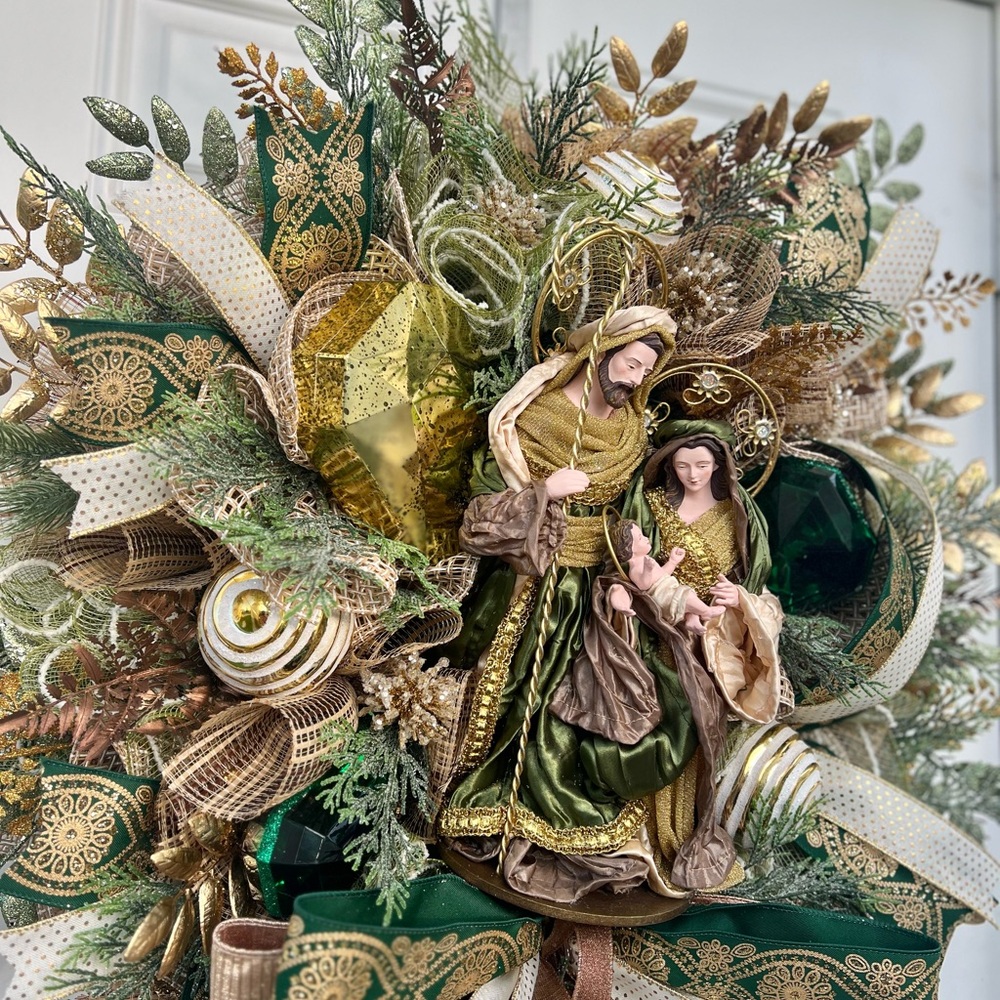 Large 30β Handmade Elegant Holy Family Green and Gold Holiday Wreath - Picture 11 of 11